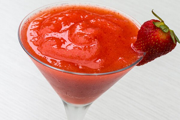 Image of: Strawberry Daiquiri Ingredients: 1 nip of rum 1 nip of vodka 4 strawberries Dash of sugar syrup Dash of lime juice