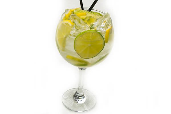 Gin and tonic, Ingredients: Gin Tonic water Lime juice Lemon Ice