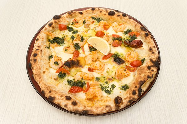 Woodfired pizza with prawns and chilli