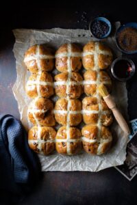 make hot cross buns